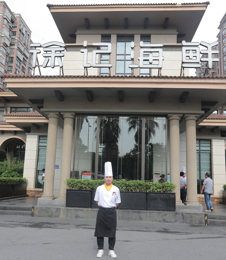 優(yōu)秀學(xué)子洪有兵
